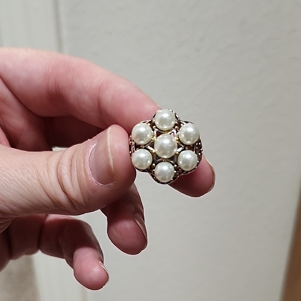 Elegant  Pearl Cluster Ring